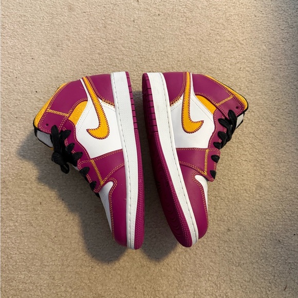 Air Jordan 1 Mid ‘Dia de Muertos’ - Picture 3 of 5